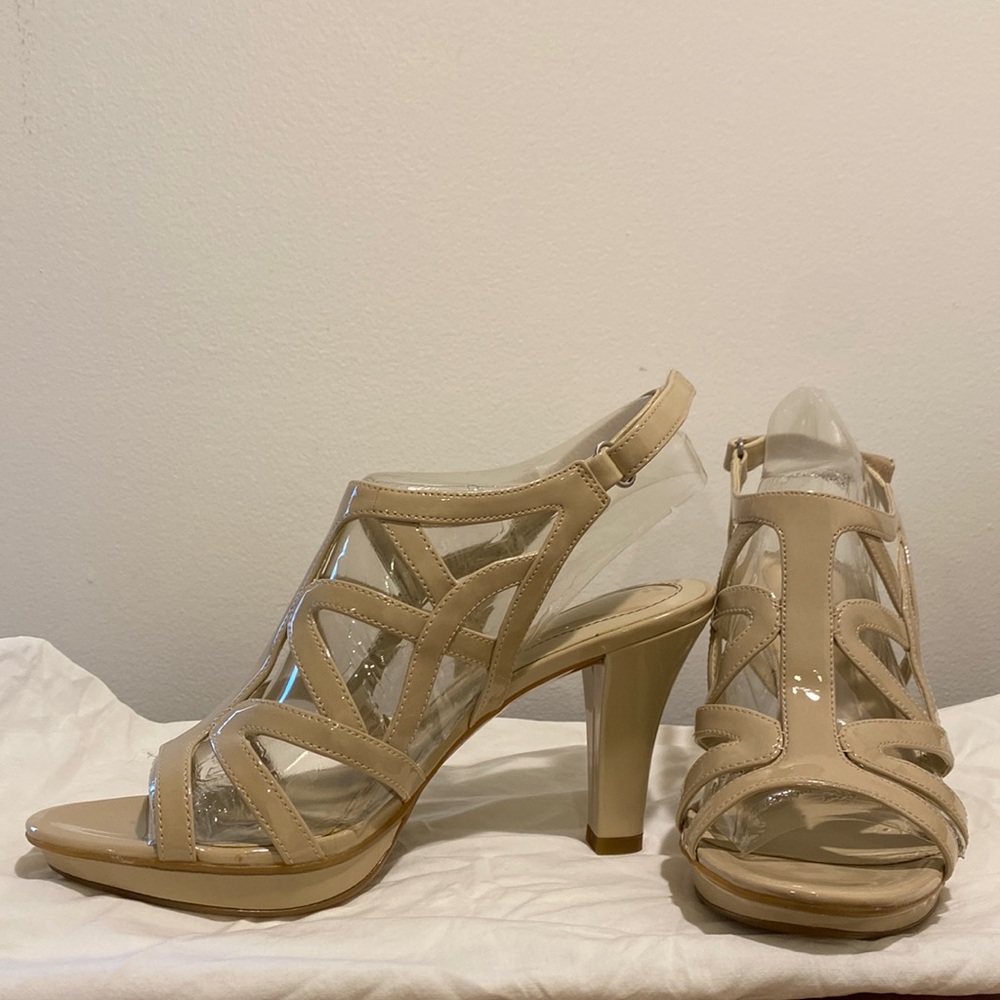 naturalized danya portrait sandal size 6